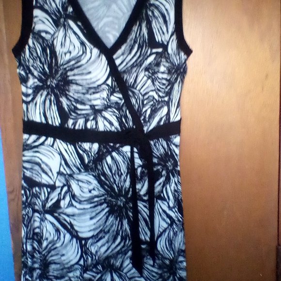 Sleeveless summer dress - Picture 3 of 3